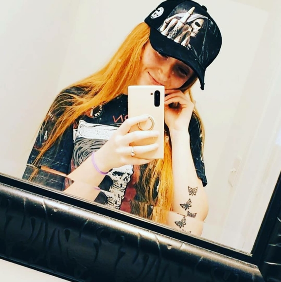 Meet your Posher, Steph - Picture 1 of 3